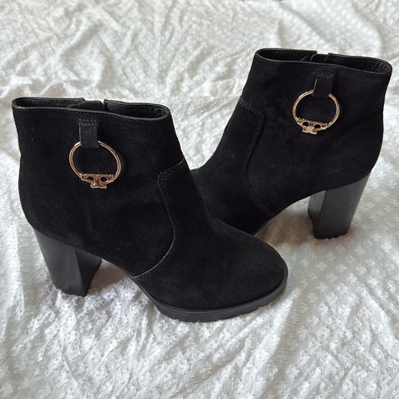 Tory Burch Sofia Lug Sole Black Suede Bootie size 8.5 - Picture 16 of 16